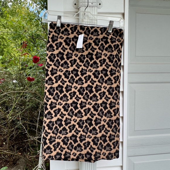 Talbots Dresses & Skirts - NWT Talbots Fun Woven Fabric Animal Pattern Lined Above Knee Pencil Skirt